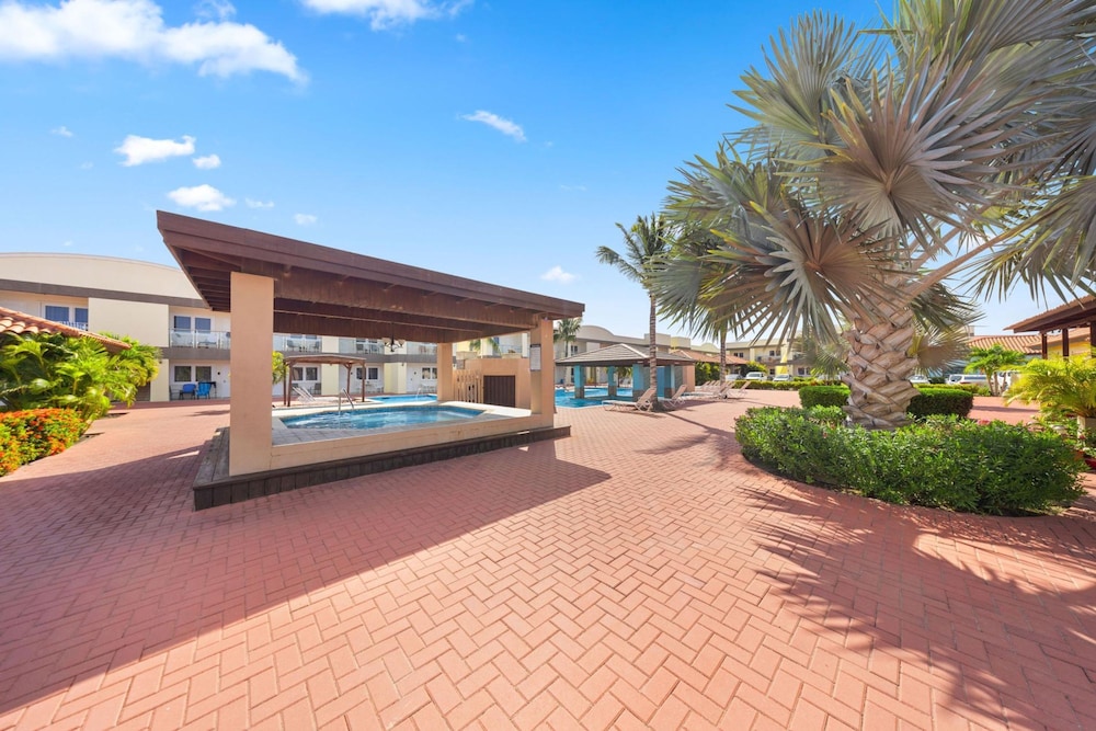Charming 1br1ba Condo Steps From Eagle Beach