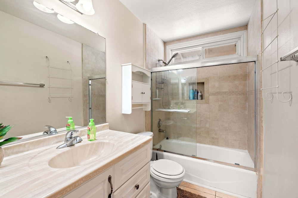 Perfect Family Getaway w Garden Near ONT Airport