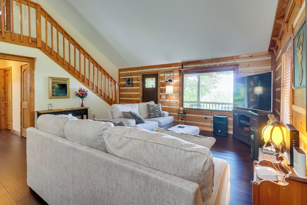 Lake & Mountain Views: Rockwood Cabin on 8 Acres