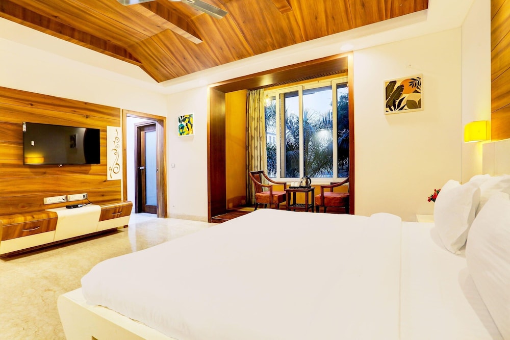 Mordern Rooftop Restro and Pool at Udaipur