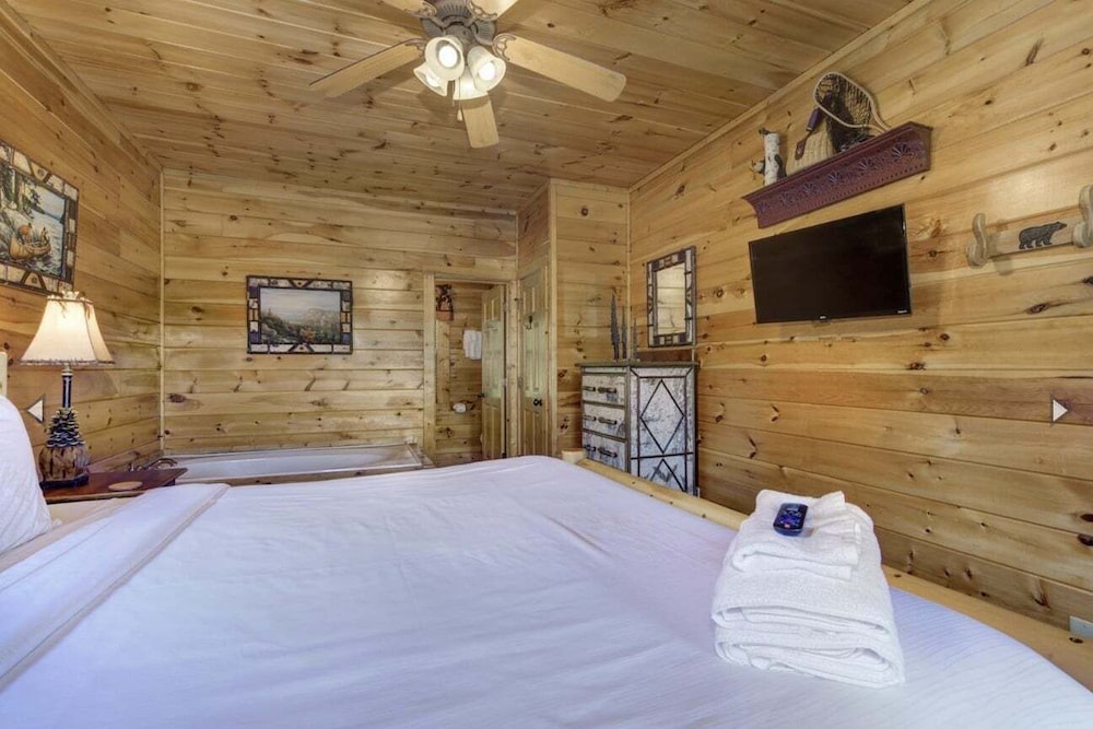 Knotty But Nice 4 Bedroom Home