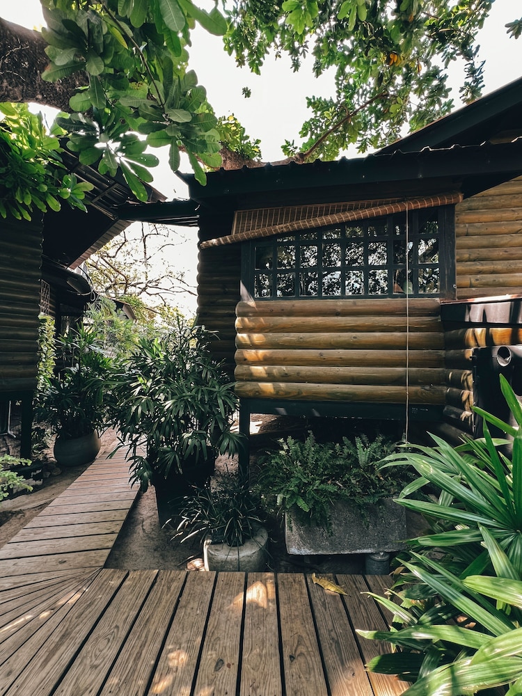Quinta Pavo Real by Acomodo