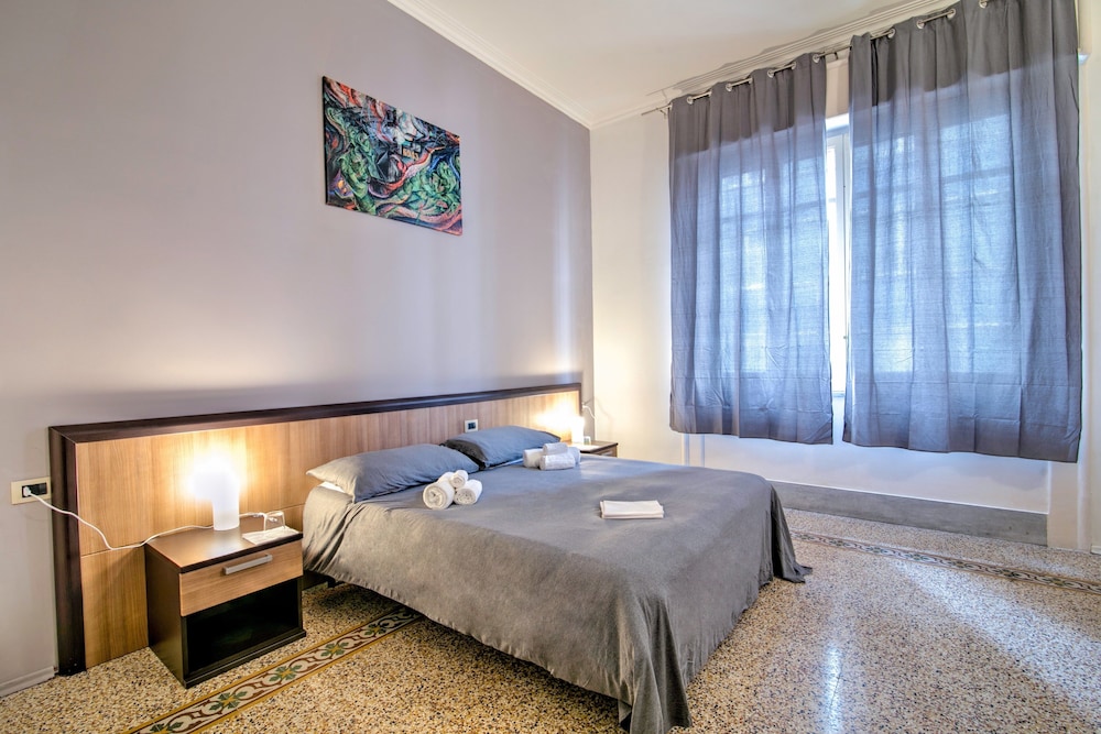 Maqueda Central Suites en Palermo — bedroom
