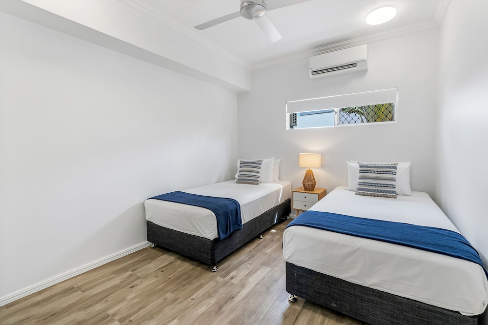 Spacious 3-beds w Direct Access to Pool - Image 4