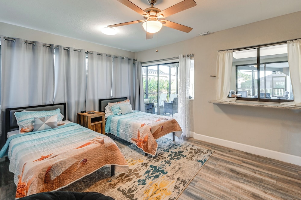 Walk to the Beach! Canal-front Marco Island Home