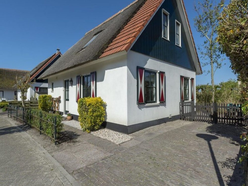 Villa w/ Electric Charging & Parking