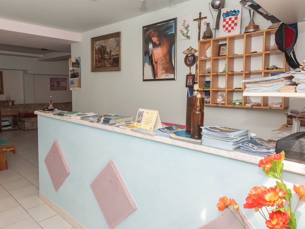 Relaxing Apartment in Okrug Gornji near Mavarstica Beach view 2