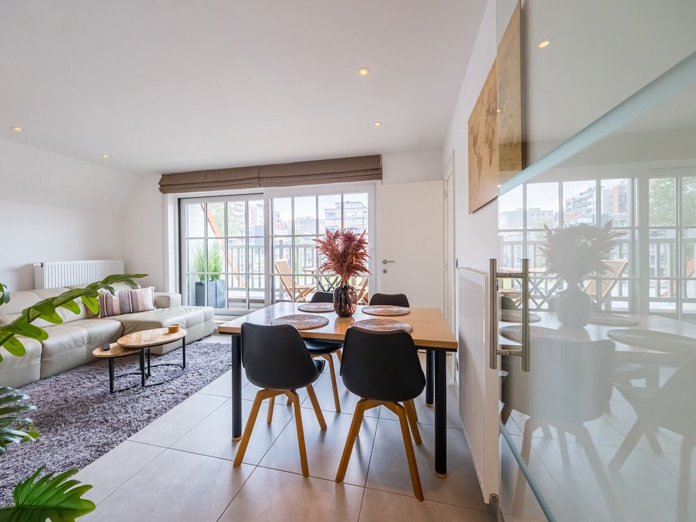 Apartment With Sunny Terrace