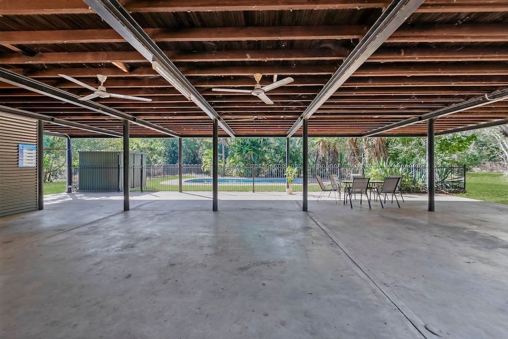 Zen Pandanus Point Pool - Backyard - Balcony