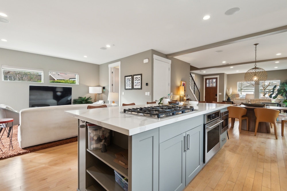 Spacious Family Retreat Media Room & Patio 3 Bedroom Home