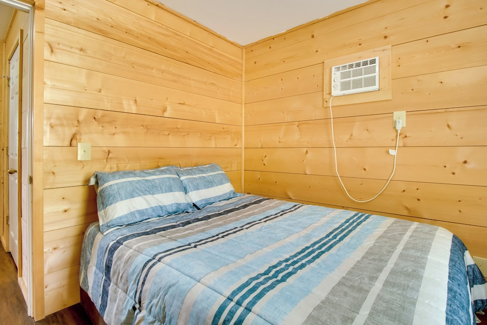 Cabin Getaway in Mountain View w/ Porch + Grill