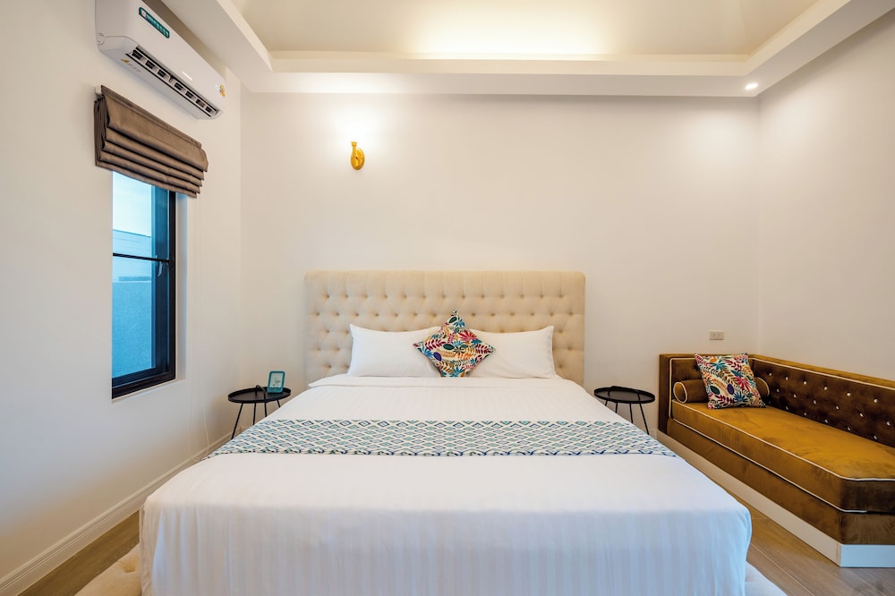 Full moon Bay hua hin Cha-am