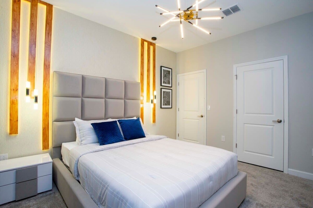 Gorgeous 4Bd w/ Screened Pool Close to Disney 4289 - Image 4