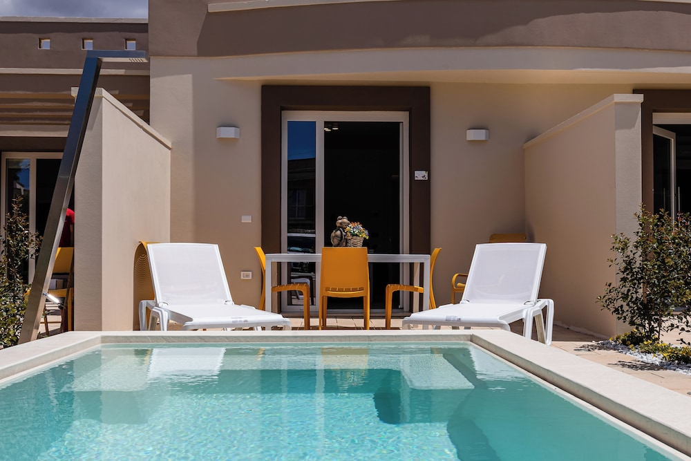 La Collina di Montegrappa - Suites with Heated Private Pool - Suites with Shared Pool