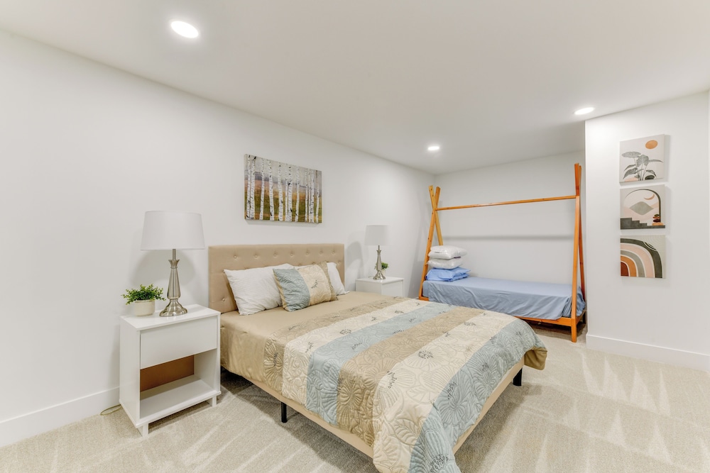Pet-friendly Lake Norman Retreat w/ Deck & Grill