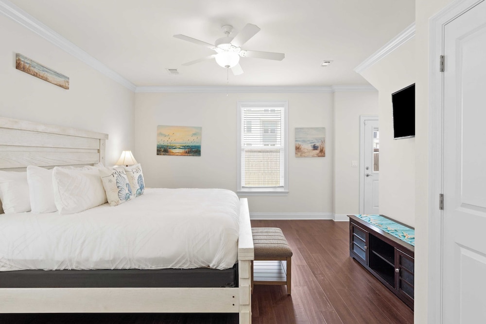 Family-friendly, Close to Beach & Game Room Windswept by Avantstay