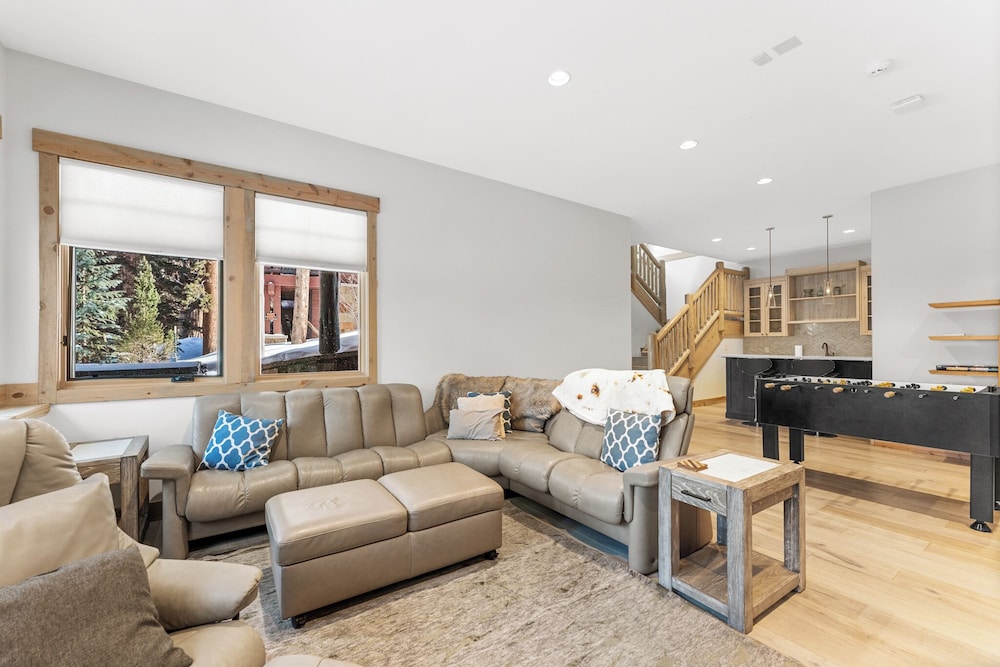 11 Riverwood Drive
