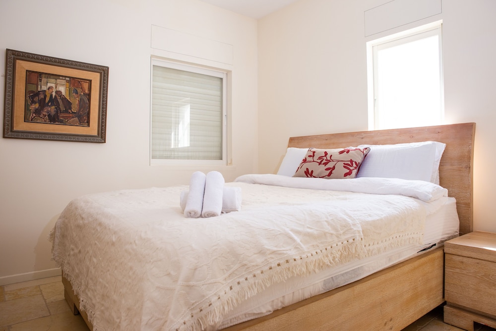 Modern & Stylish 3BR Apt With Balcony view 4