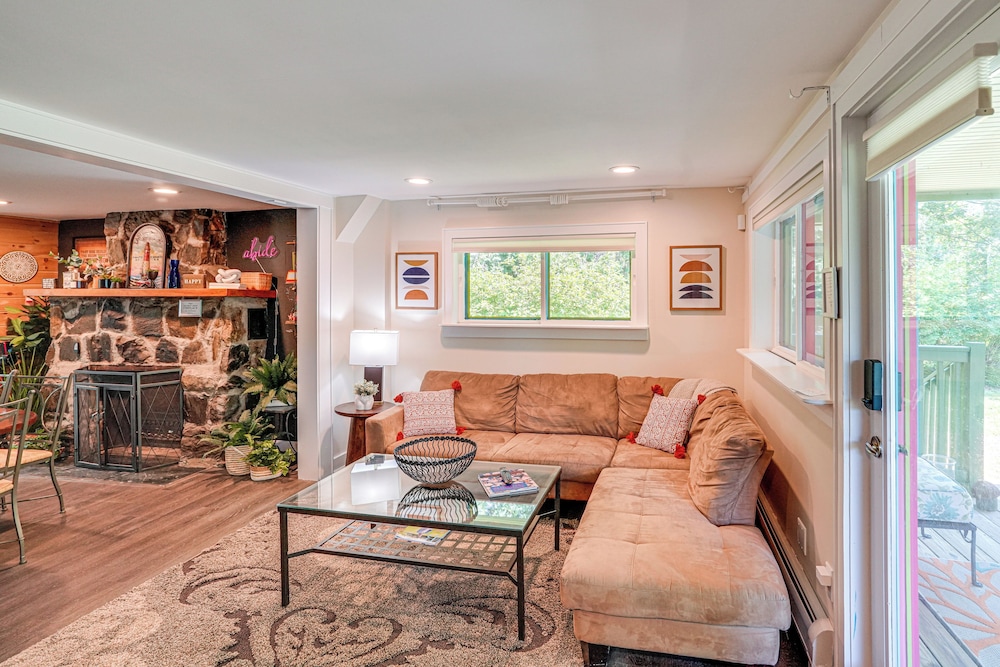 Family-friendly Richmond Cottage w/ Private Yard