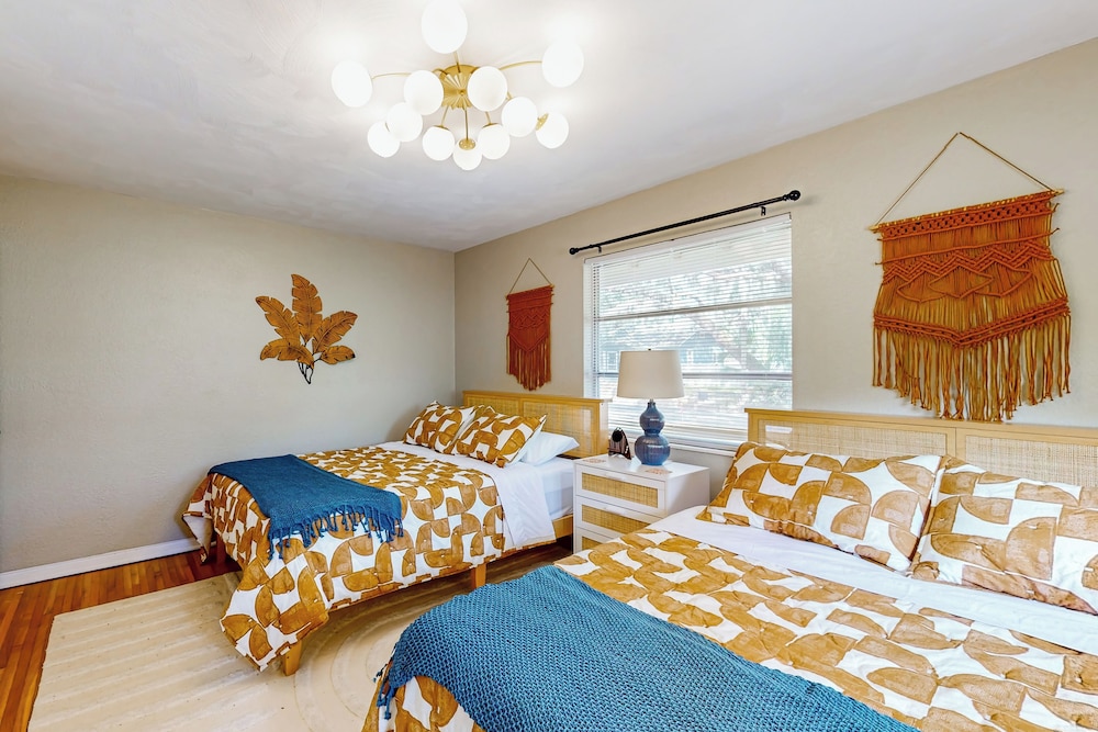 3BR Dog-friendly House, Central A/c, Cornhole