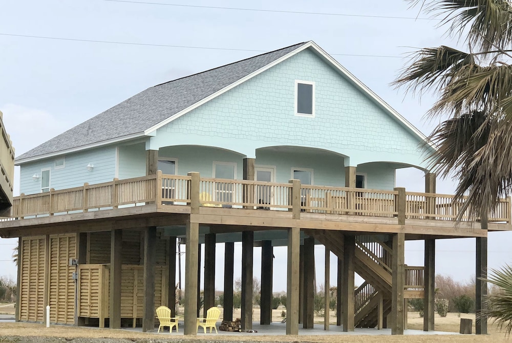 Lisa's Landing 3 Bedroom Home by RedAwning