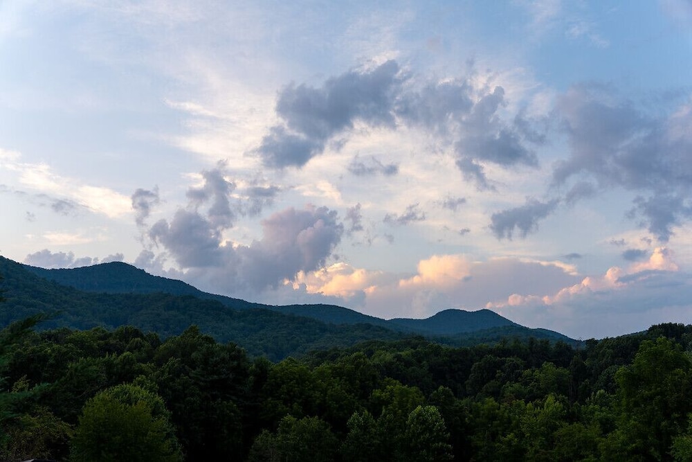 Engadine Inn  Cabins - Property Image 42