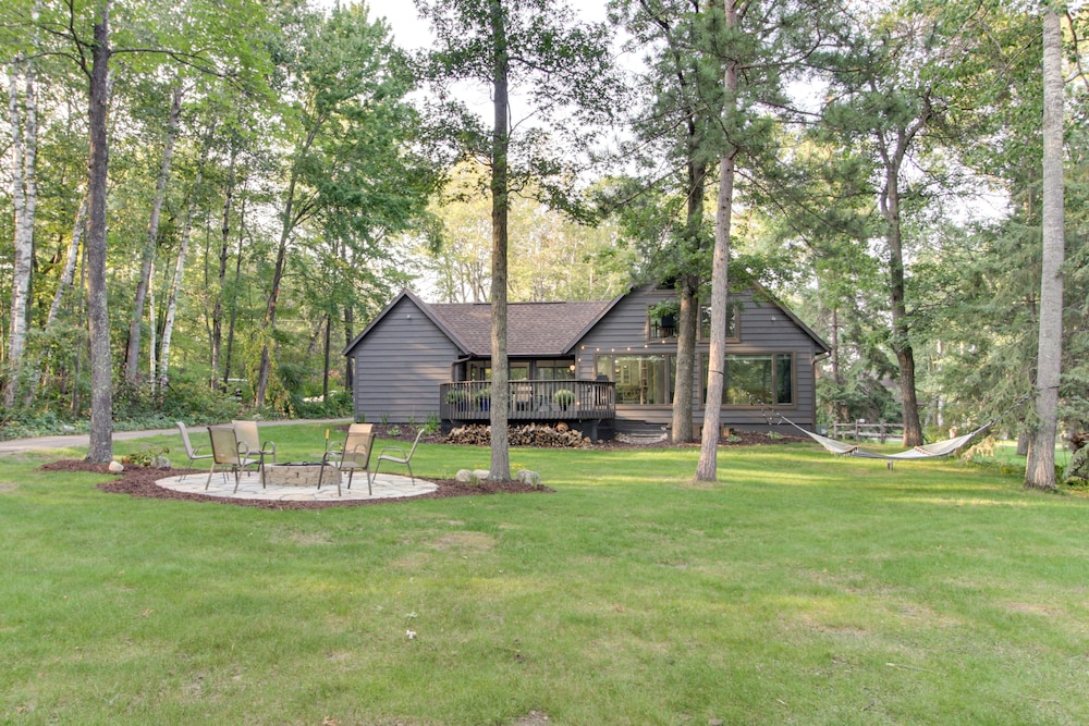 Breezy Point Cabin: Deck w/ Golf Course Views! view 2