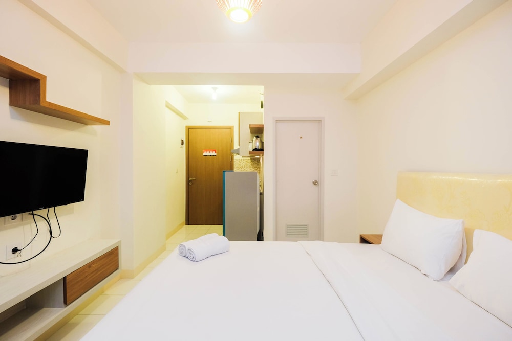 Comfort and Modern Studio Podomoro Golf View Apartment