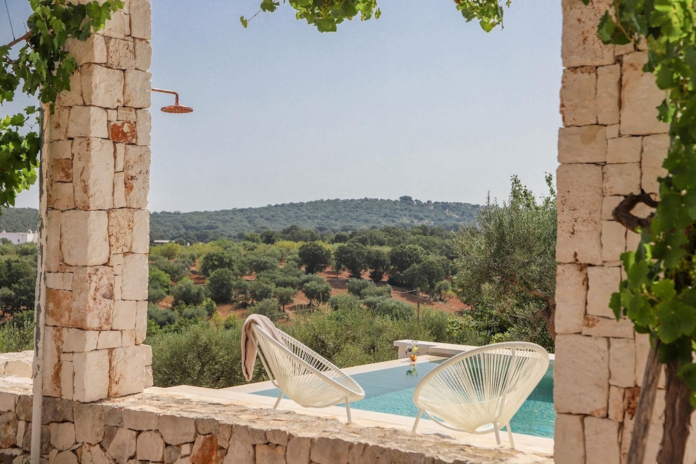 TD Trulli Terralta Panoramic Pool Over Countryside view 3