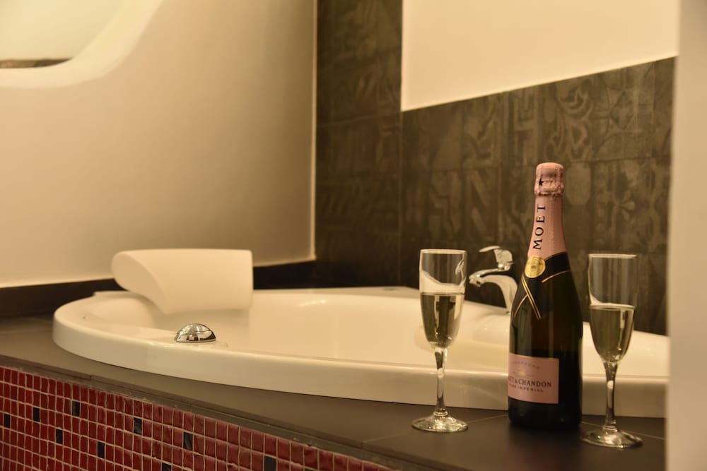 Queen Boutique Suites