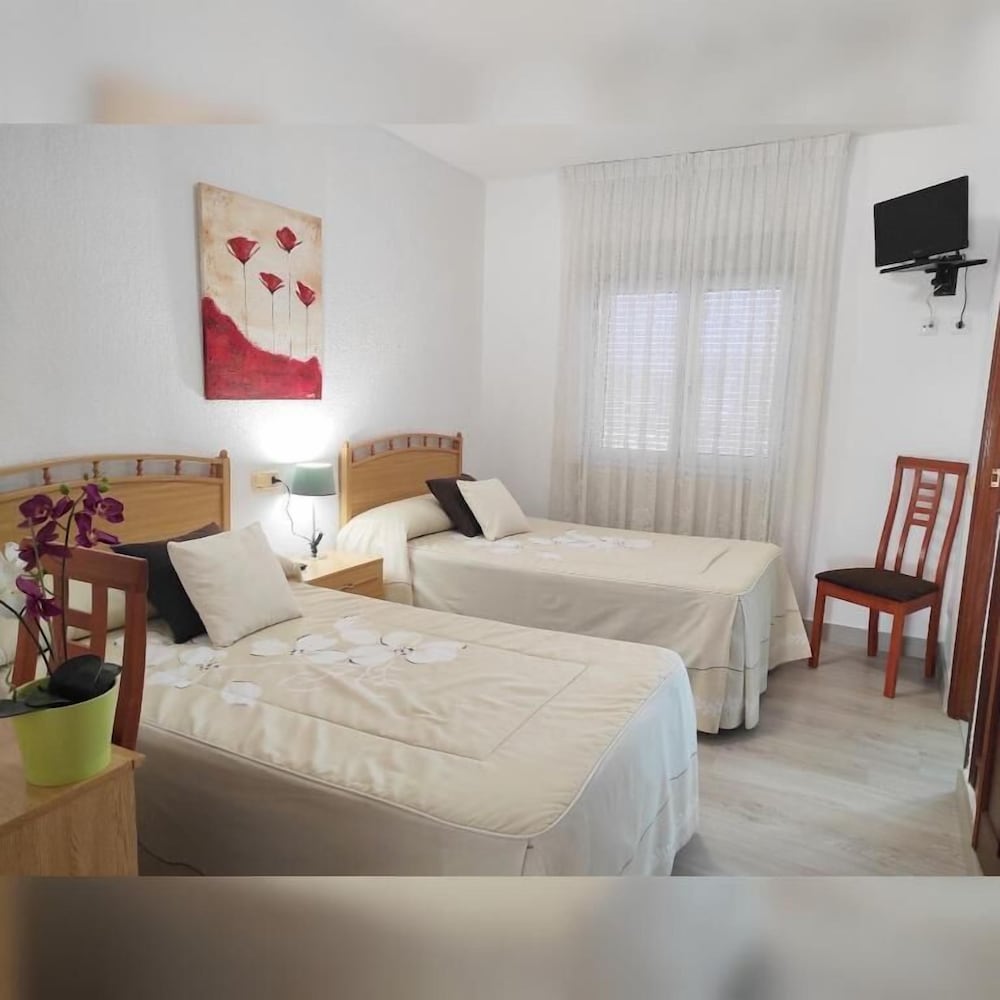 Hostal La Llave view 5