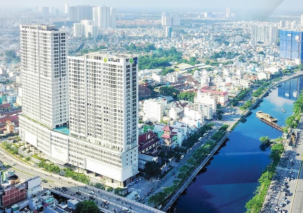 SAIGON 9 - Rivergate Residence Infinity Pool
