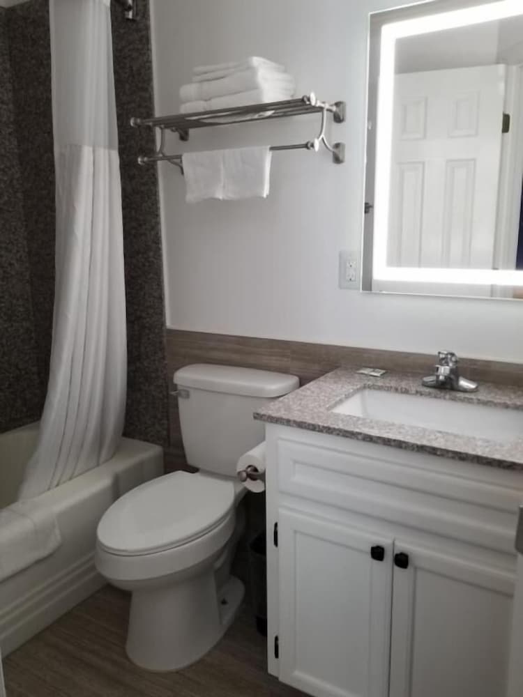 Lone Star Inn by FairBridge - Property Image 8