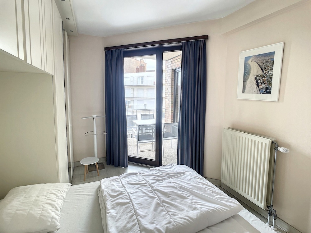 Apartment Near Albert Beach With Terrace