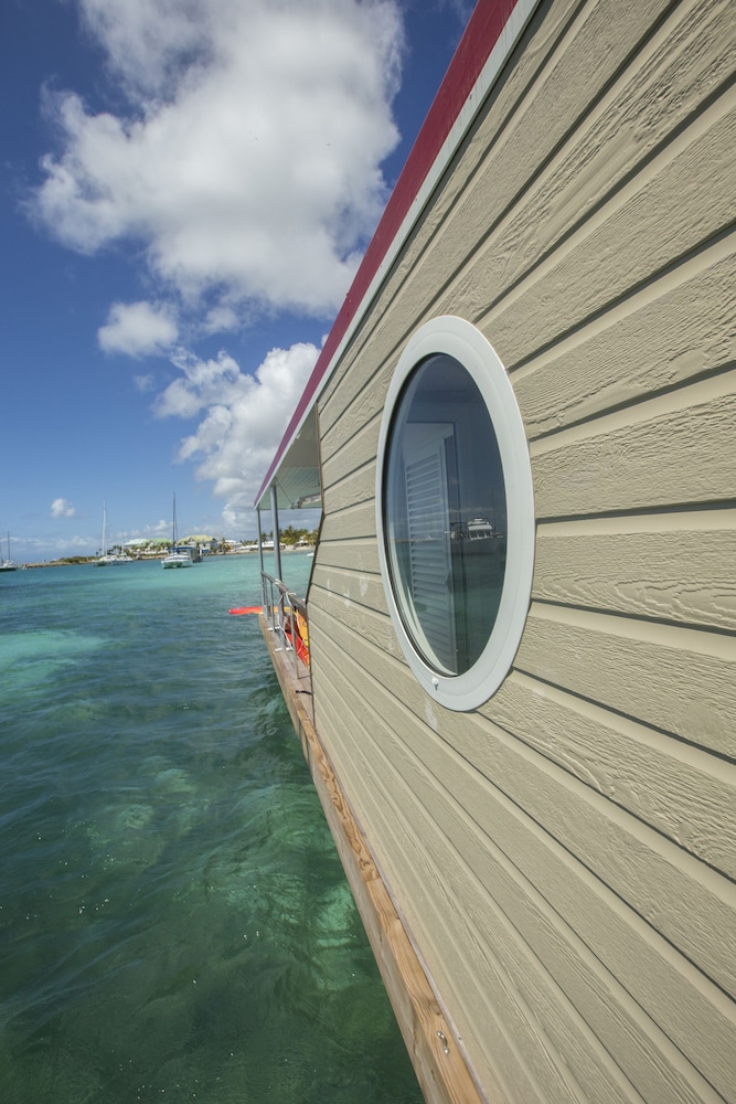 Aqua Lodge