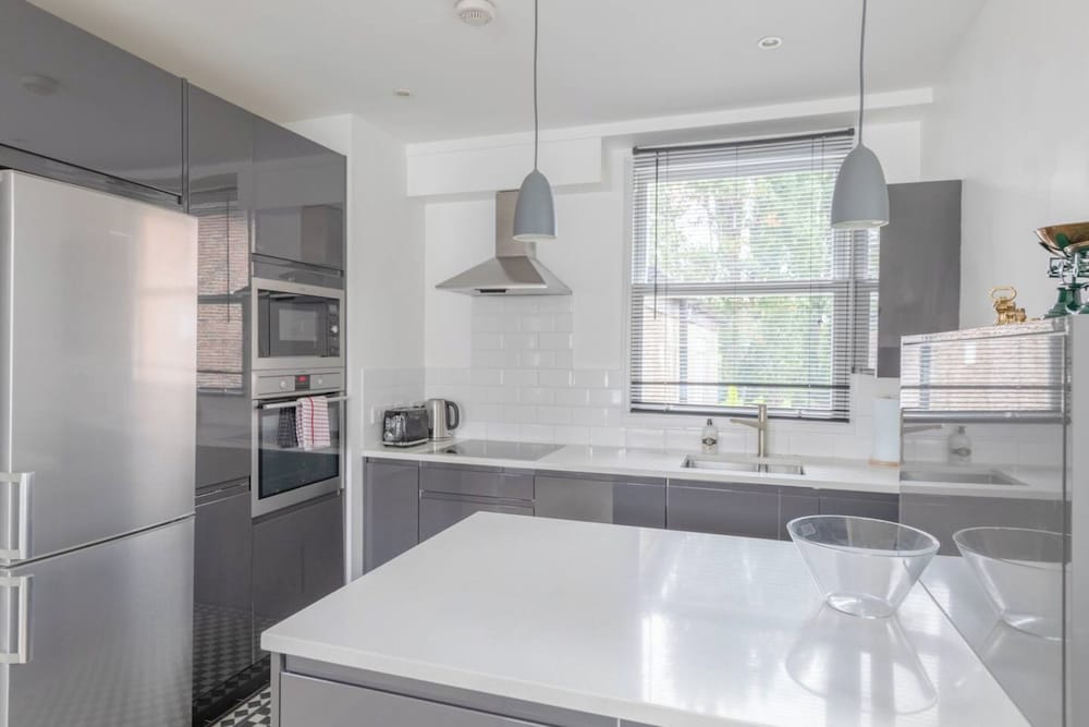 Chic & Contemporary 3BD Flat - Barnes!