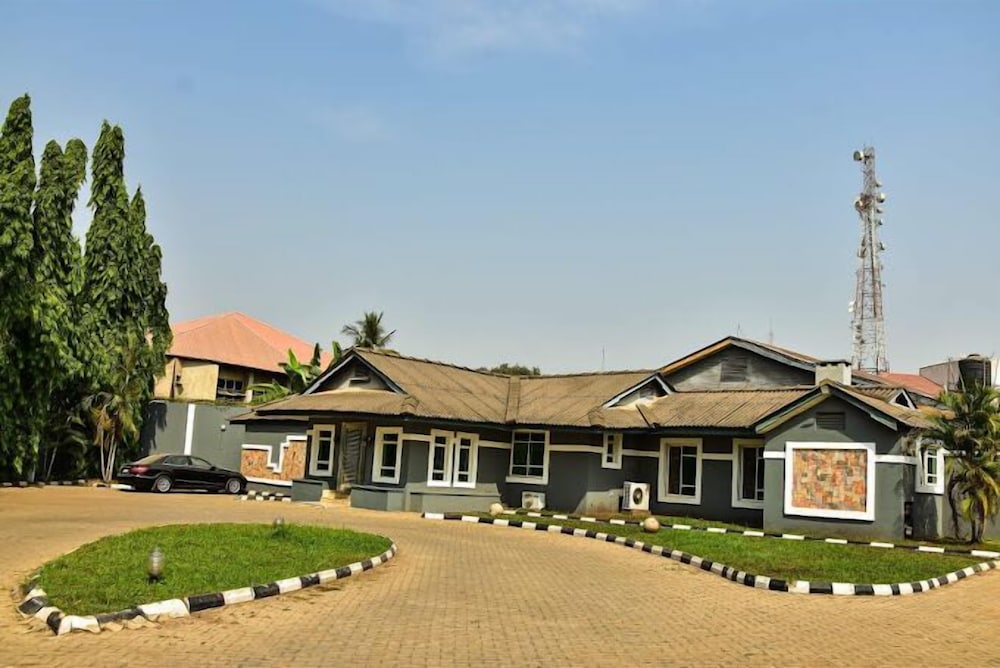 CANDOW HOTEL