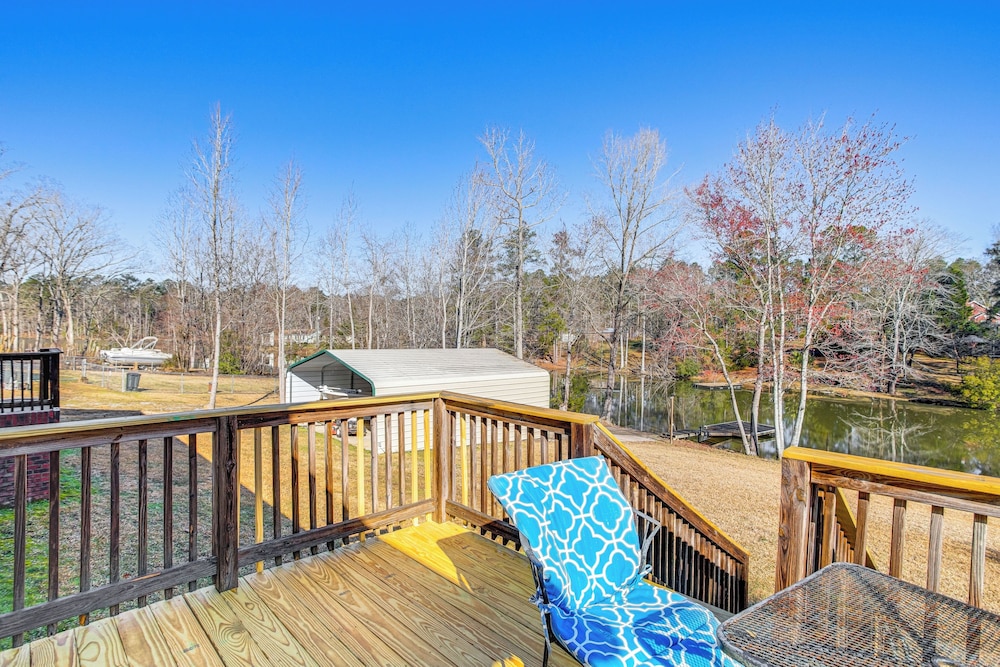Fish On-site: Lake Murray Family Home