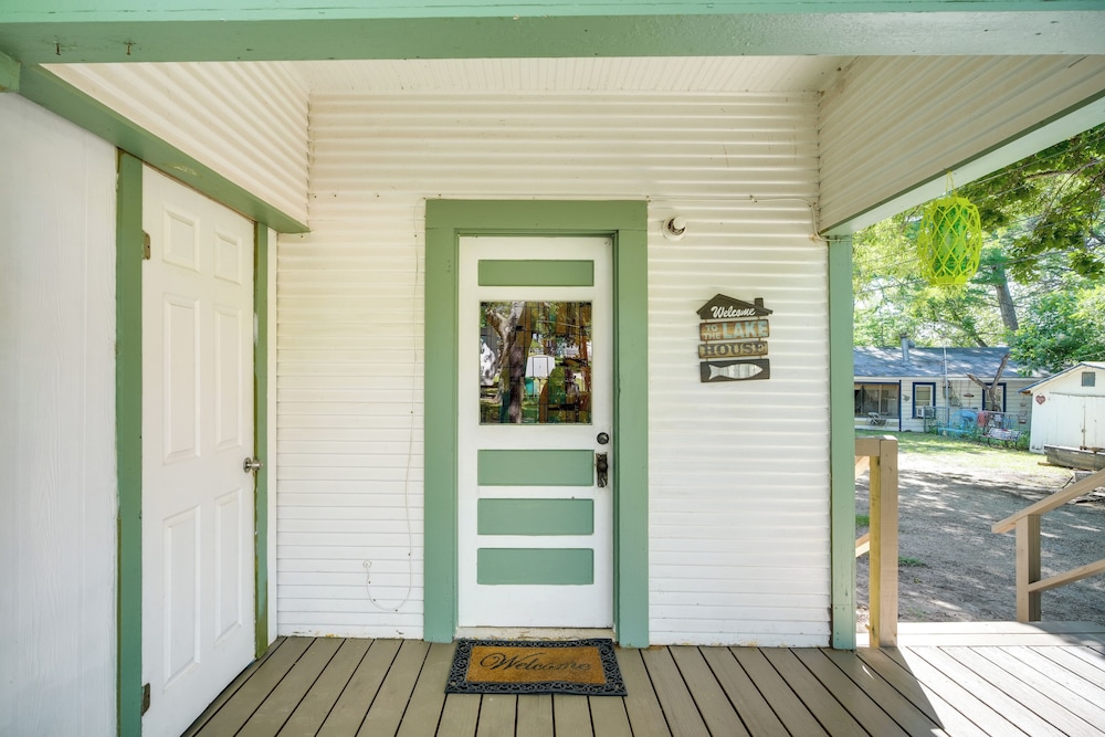 New Braunfels Vacation Rental on Lake Dunlap! view 5