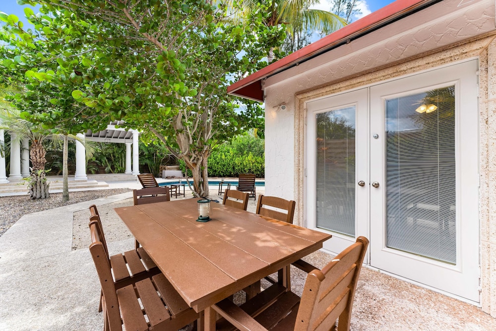Crescent Street Villas By Beachside Mgt
