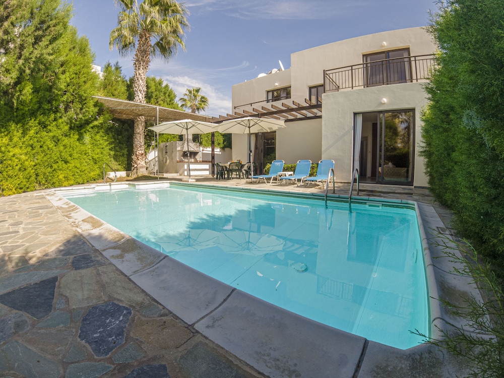 Aura Holiday Villas