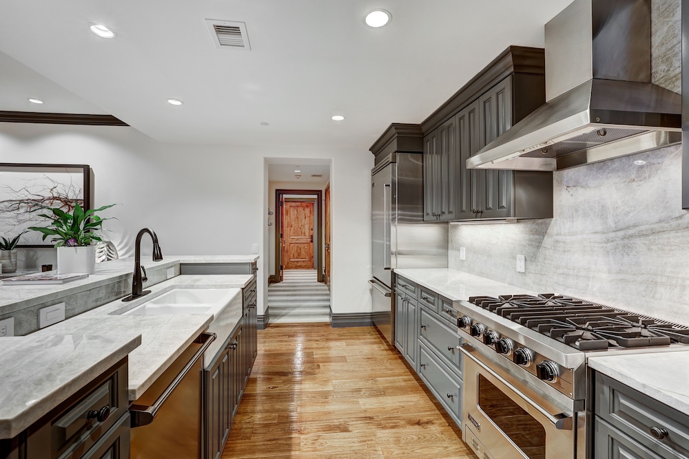 Luxury 3 Bedroom Condo at The Arrabelle by RedAwning - Save 20 on 7 Nights! - Property Image 26