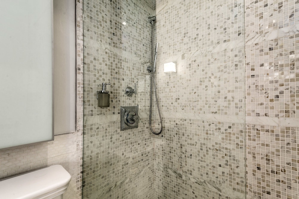 2 bedroom 2 bath apt in South Beach - Image 4
