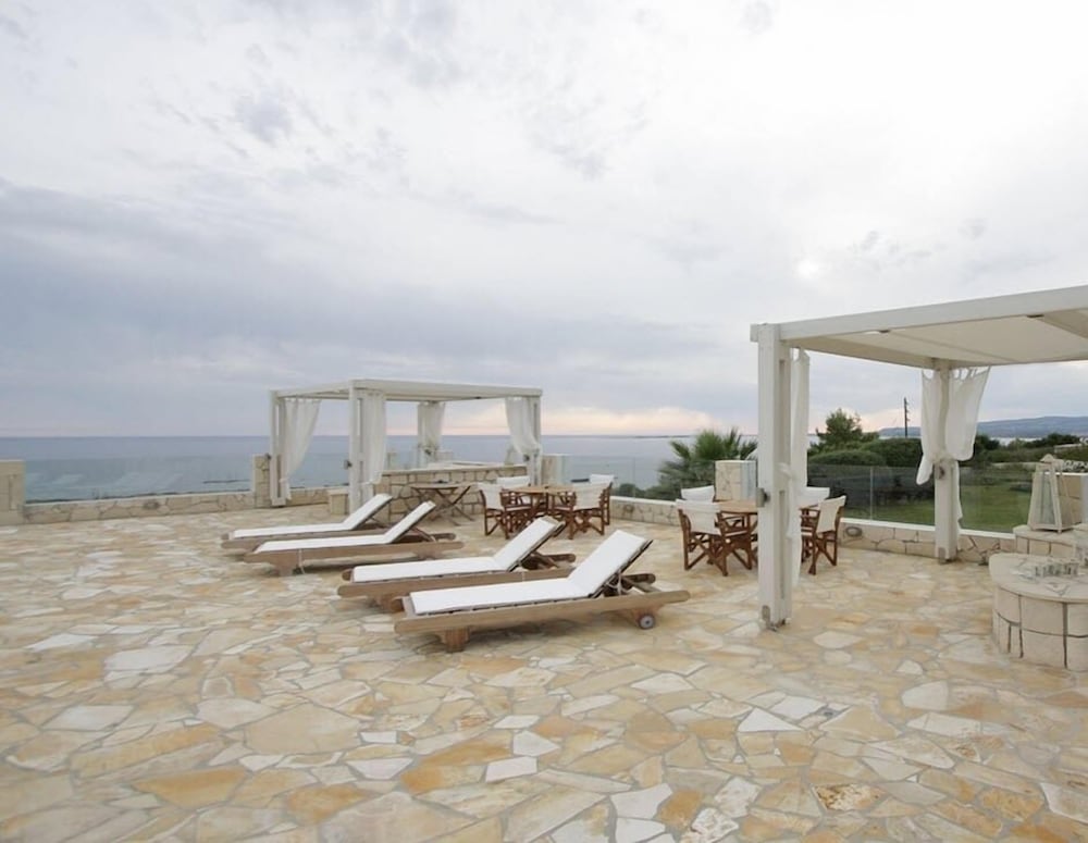 Agnanti Suites
