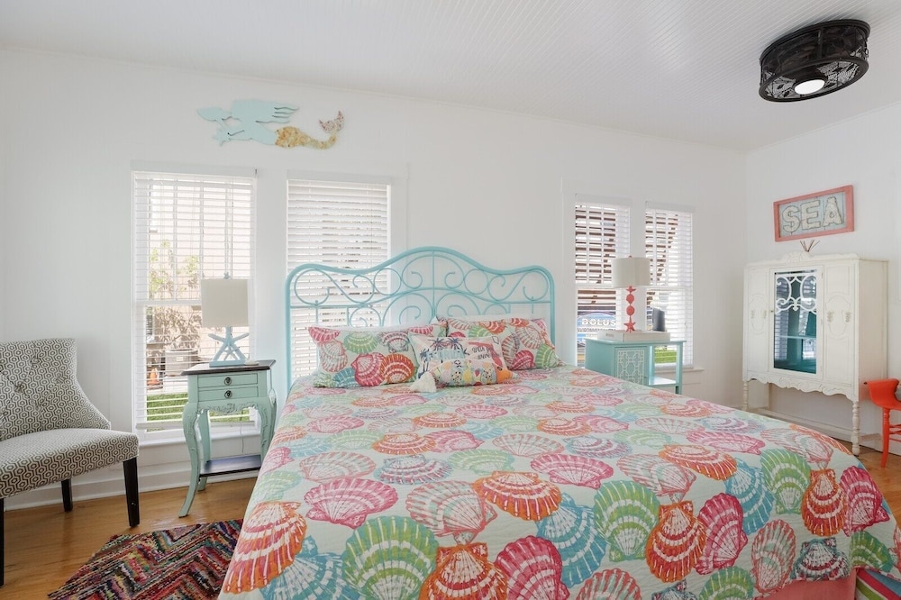 Marmalade Mermaid 3 Bedroom Home by RedAwning