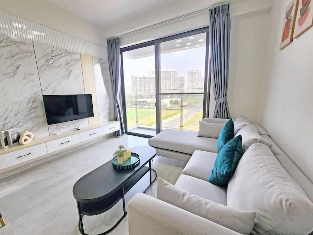 Cardinal Court Apartment