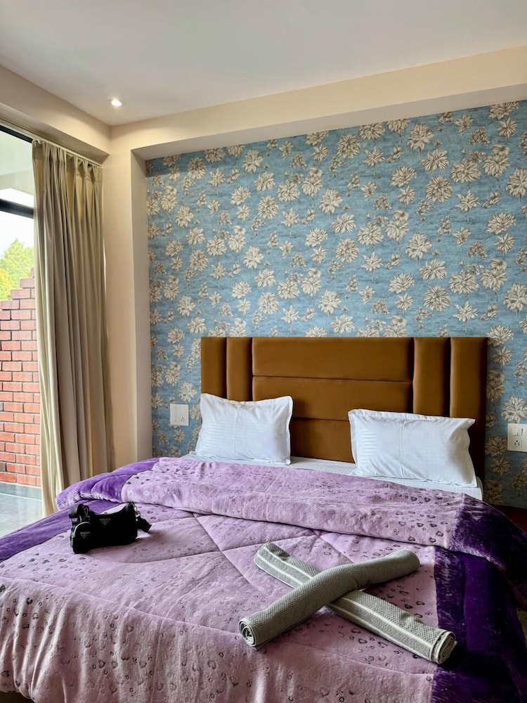 Mountain Breeze Hill Crest Kasauli