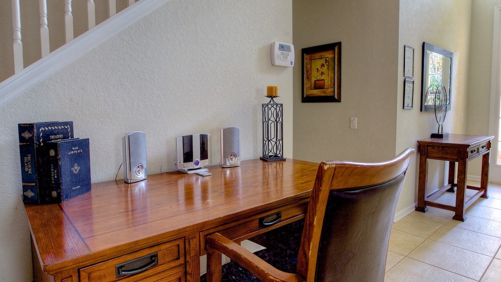 Heathrow Home with Pool at Windsor Hills - Image 4