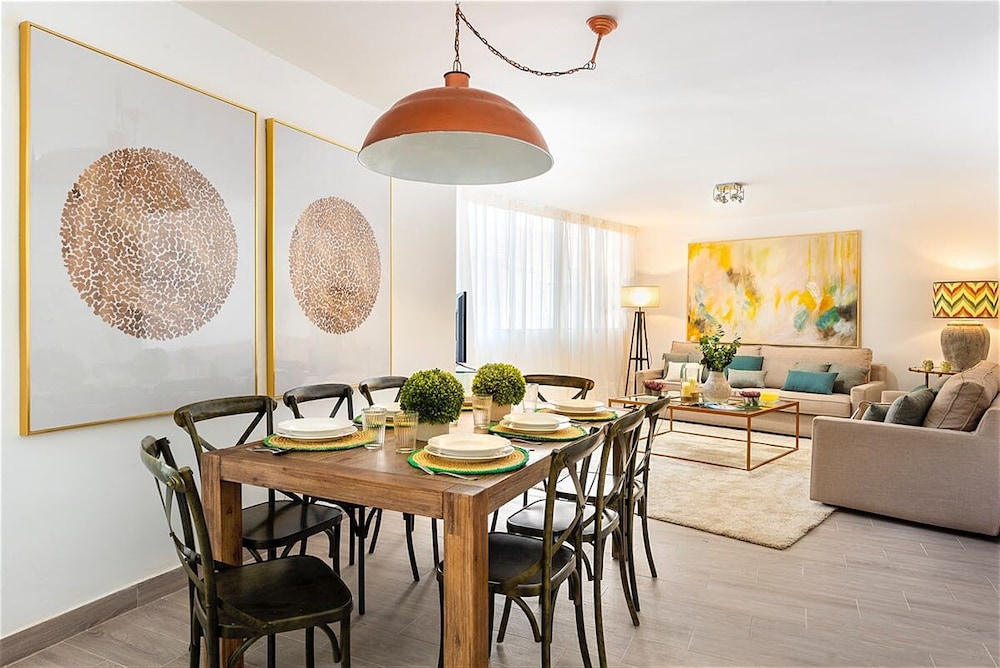 Magnificent 3 Bd 2 Bathrooms in Plaza de las Flores