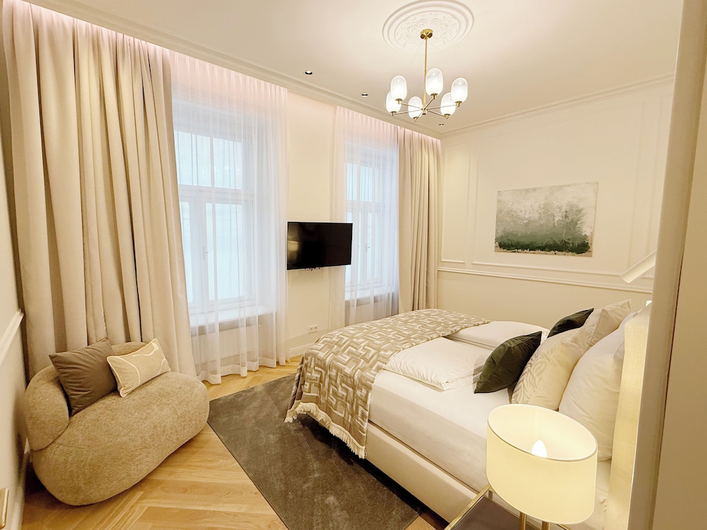 RAFAEL KAISER - Signature Apartments
